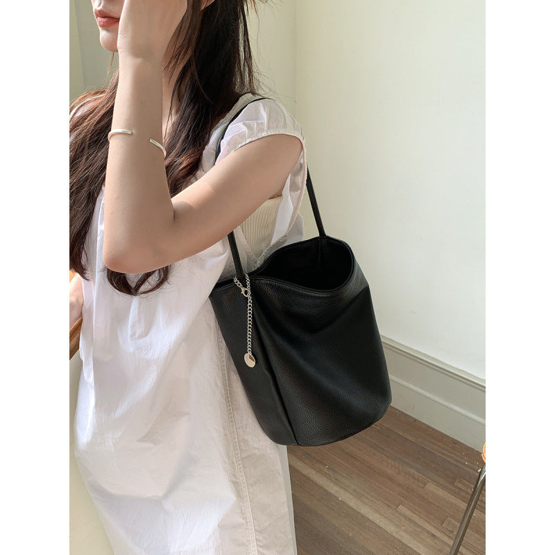 Women's Niche Soft Leather Summer Commute Large Capacity Cylinder Women's Handbag