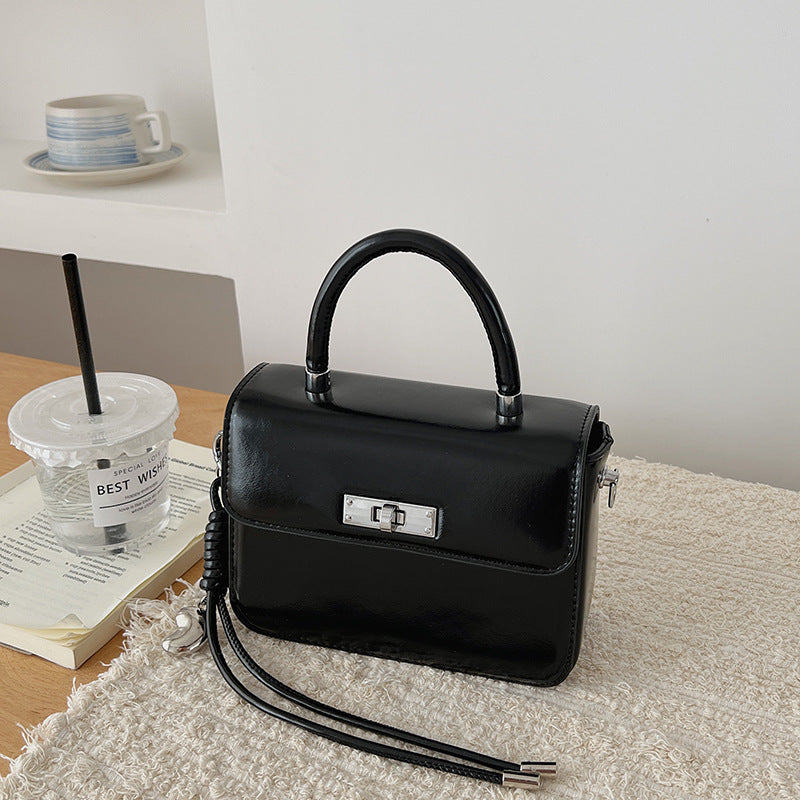 Portable Female Simple Western Style Commuter Shoulder Bags