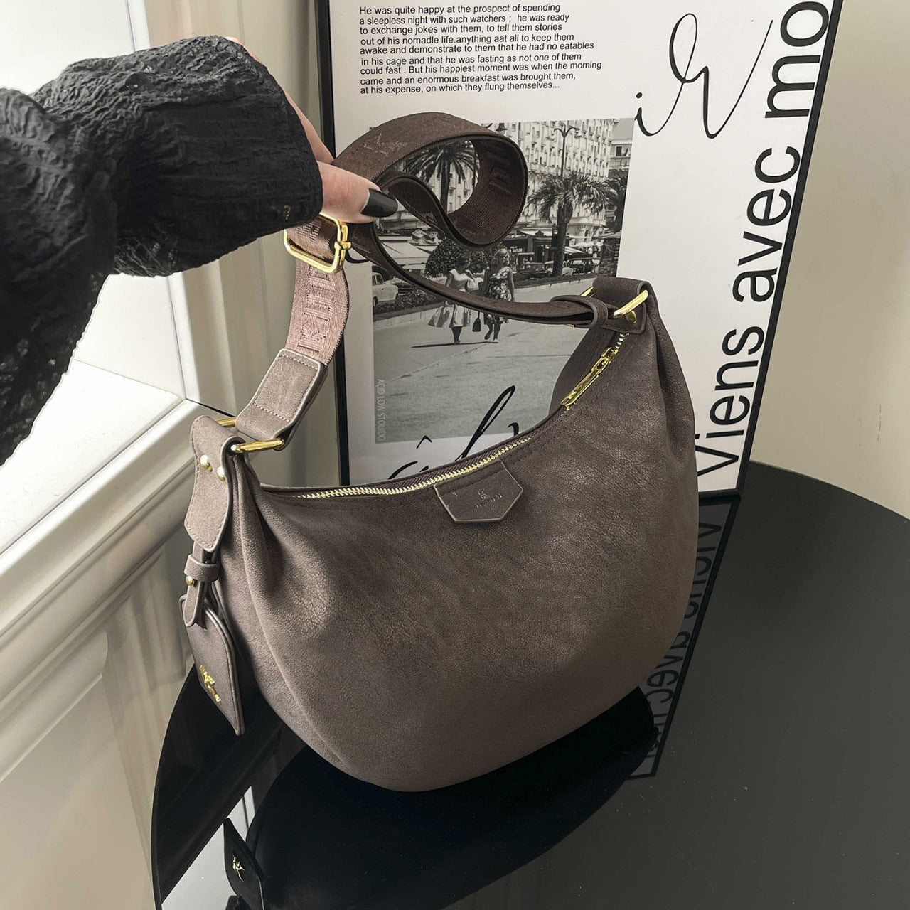 Women's Wide Strap Retro Dumpling Advanced Texture Bags