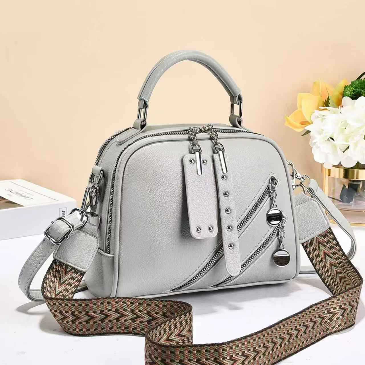 Women's High-grade Fashionable Practical Large Capacity Women's Handbag