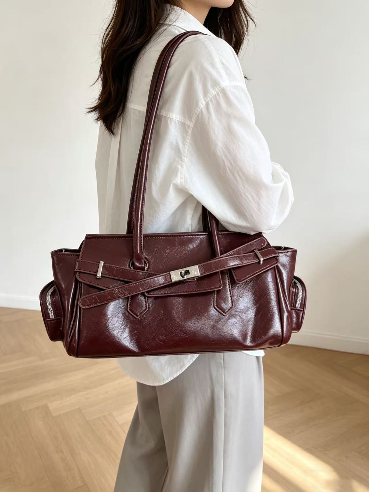 Women's Retro Winter Large Capacity Commuter Underarm Portable Women's Clutch