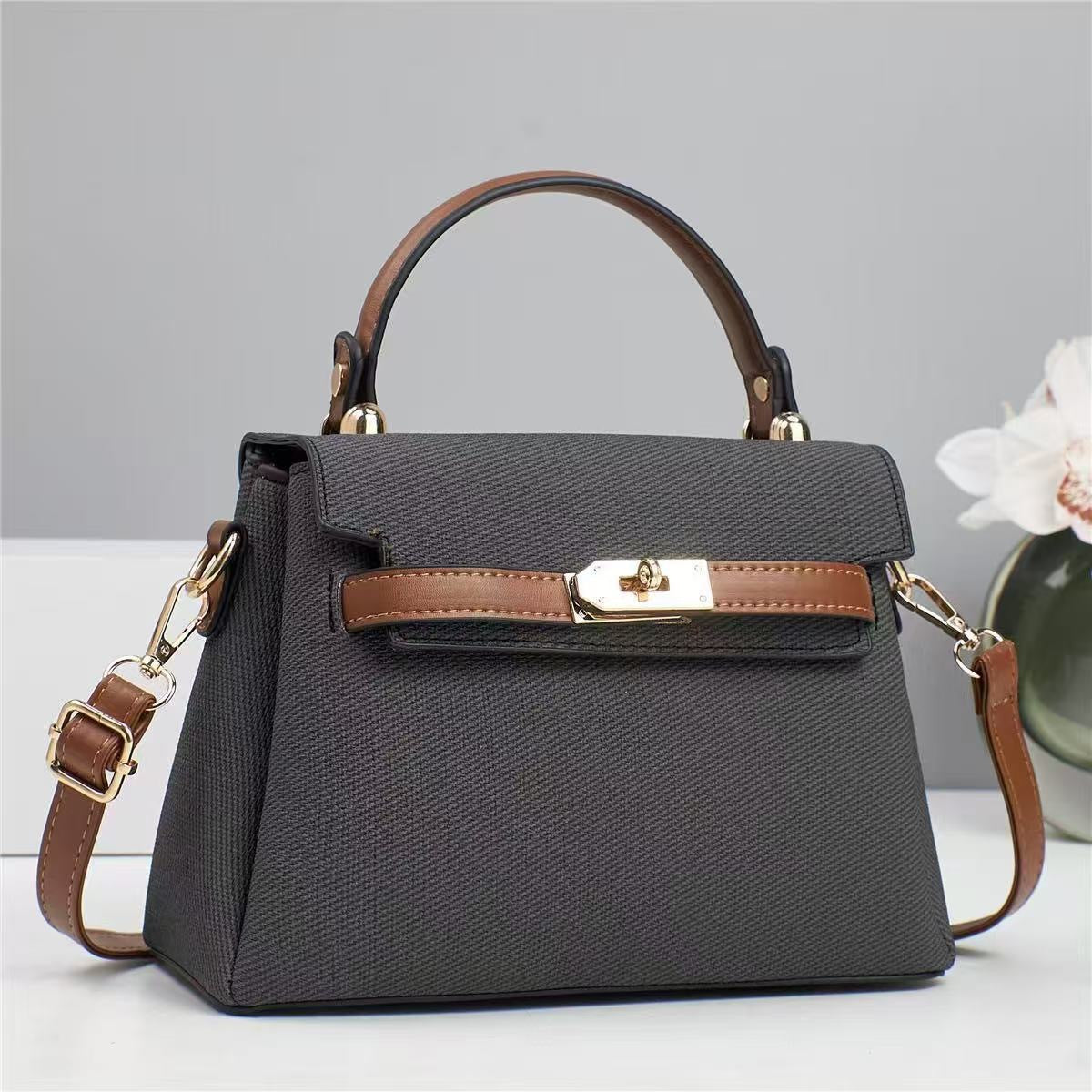 Women's Textured Solid Color Large Capacity Flip Women's Handbag