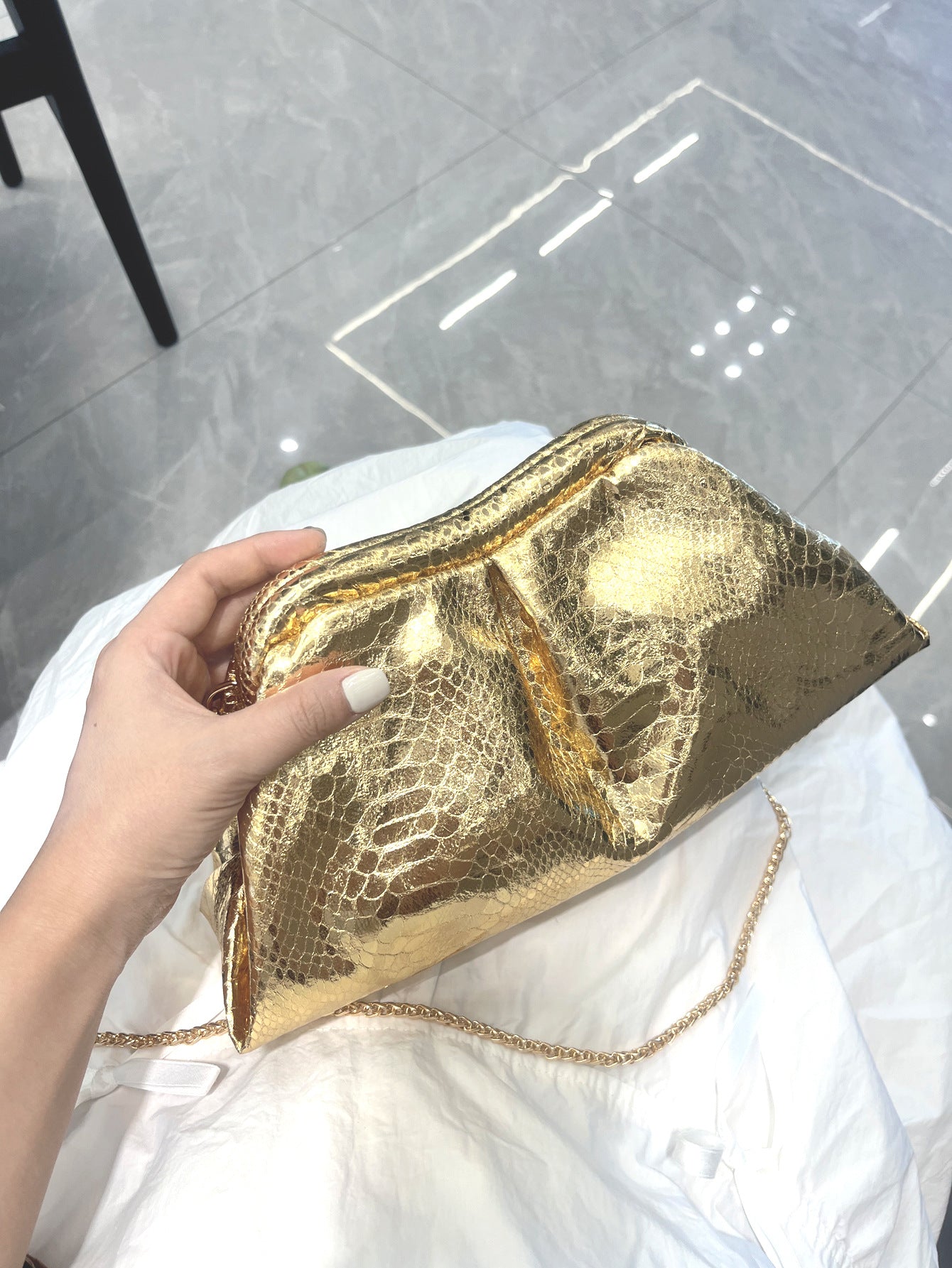 Women's Snake Pattern Clip Cloud Chain Women's Shoulder Bag