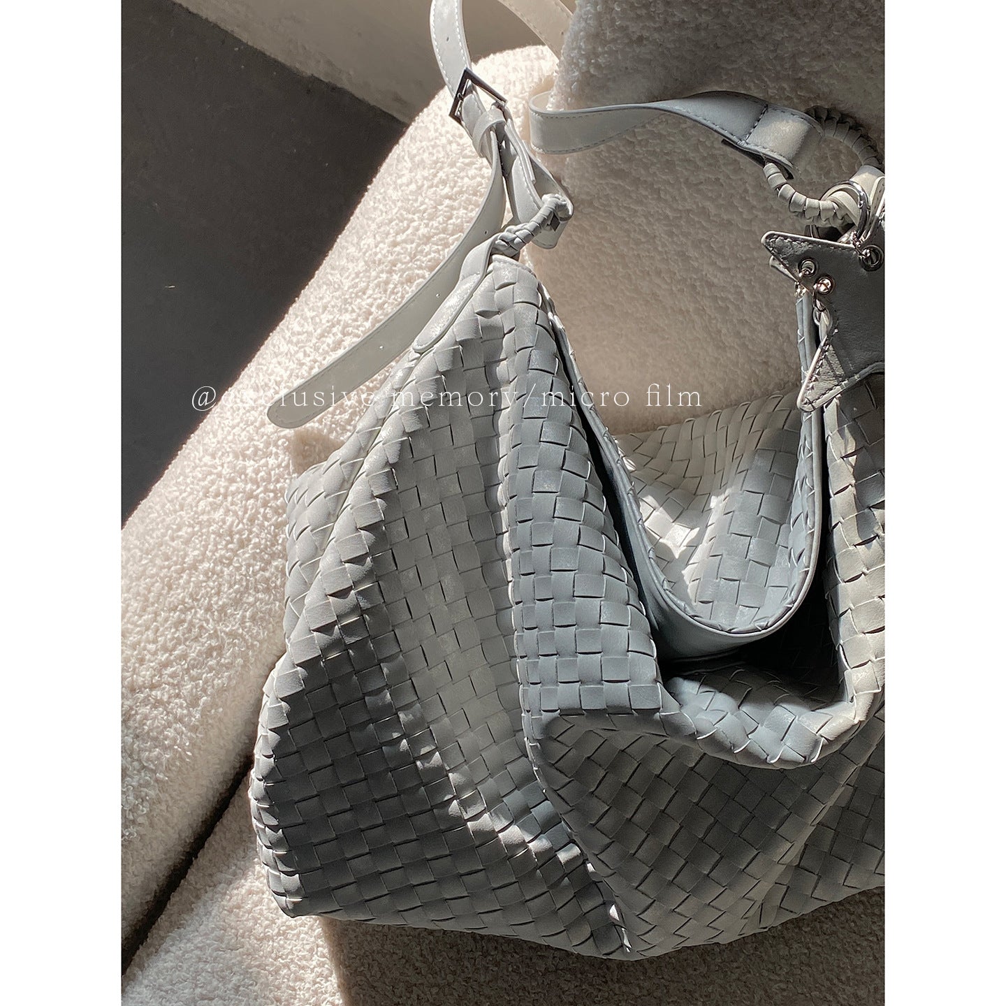 Women's Korean Underarm Commuter Simple Woven Tote Bag