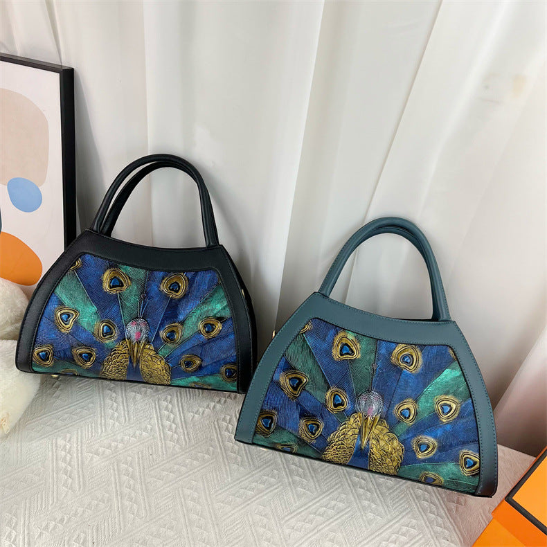 High Sense Retro Affordable Luxury Fashion Peacock Pattern Carved Elegant Shoulder Bags