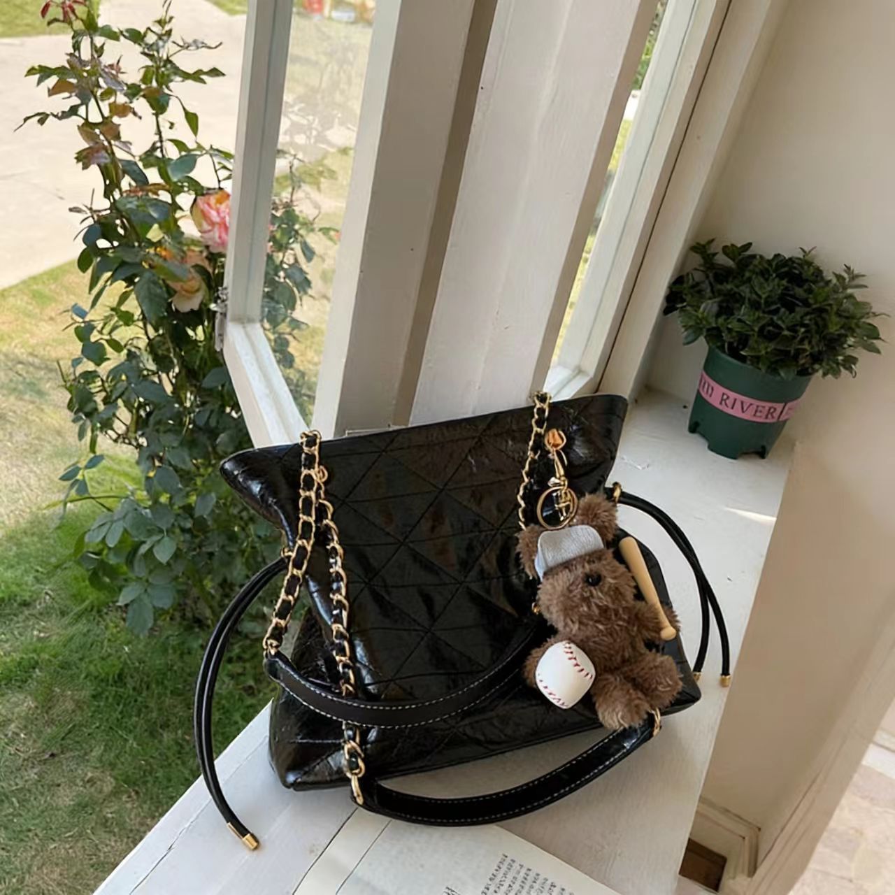 Women's Simple Diamond Pattern Chain Fashion Portable Women's Shoulder Bag