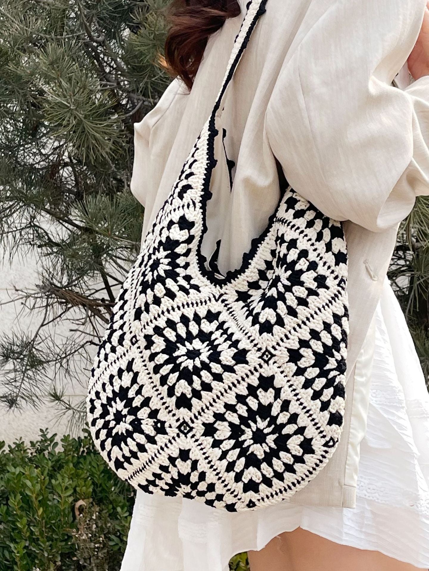 Granny Hollow Flower Woven Holiday Straw Tote Bag