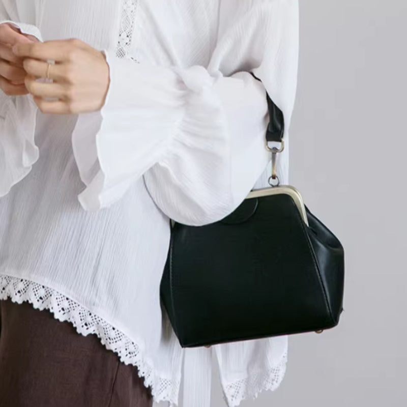 Women's Shell Mobile Many Compartments Clip Retro Women's Messenger Bag