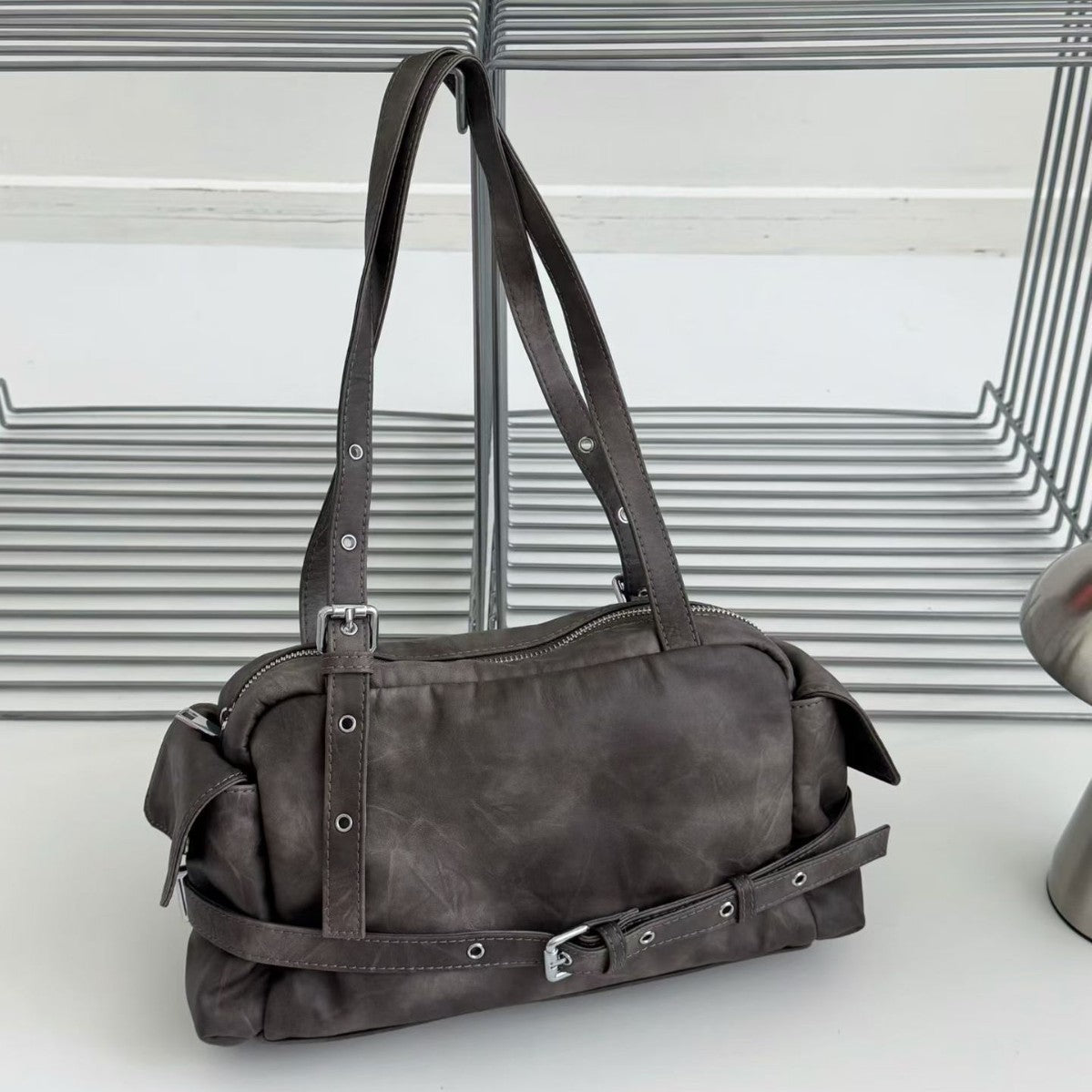Women's Niche Motorcycle Rivet Design Bowling Underarm Women's Shoulder Bag