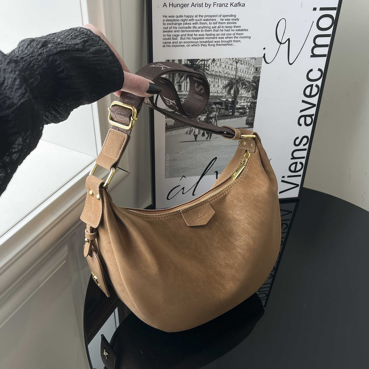 Women's Wide Strap Retro Dumpling Advanced Texture Bags