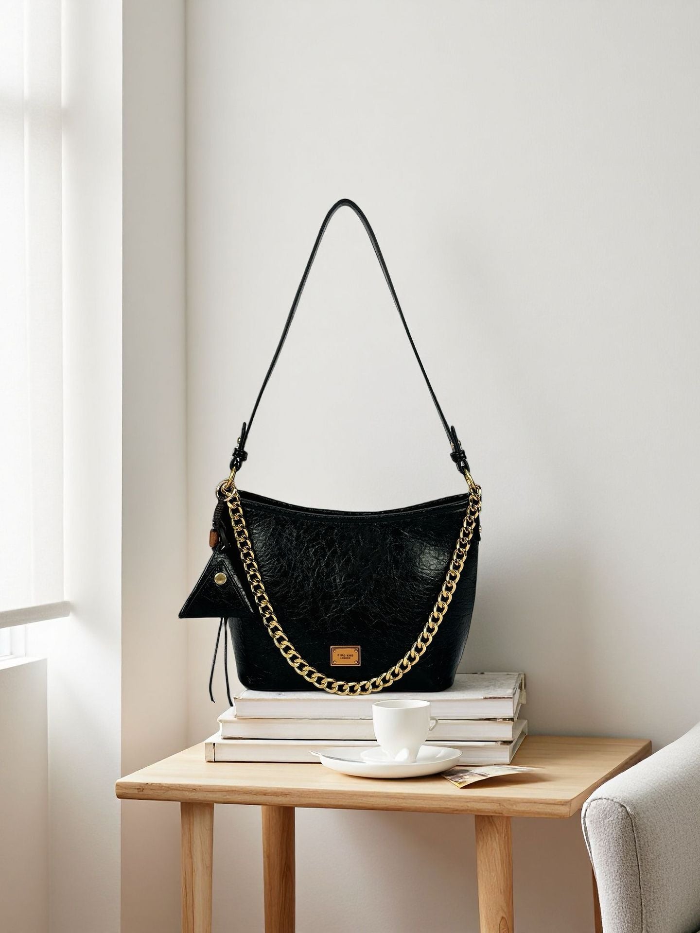 Casual Women's Black Gold Chain Daily Women's Messenger Bag