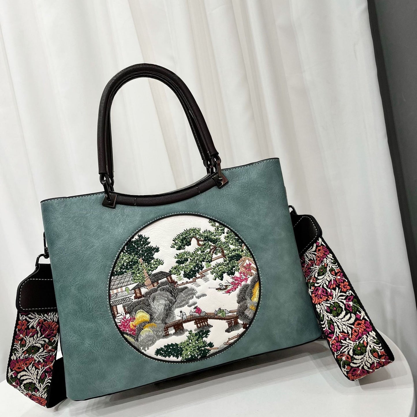 Women's Embroidered Chinese Style Cheongsam Ethnic Large Capacity Leisure Bags