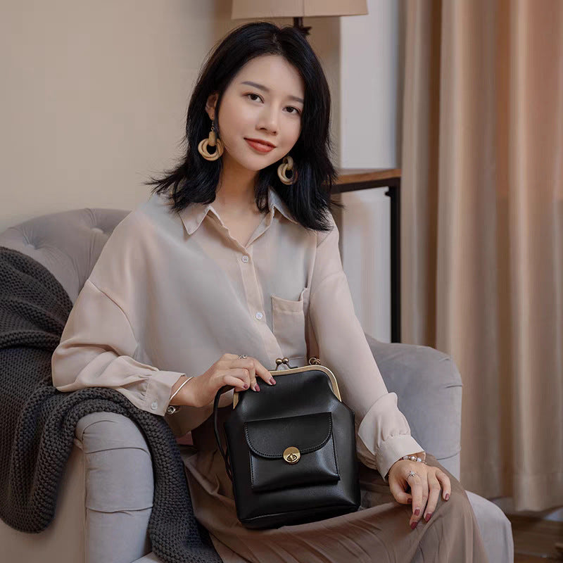 Women's Clip Delicate Pouch Simple Fashion Portable Women's Messenger Bag