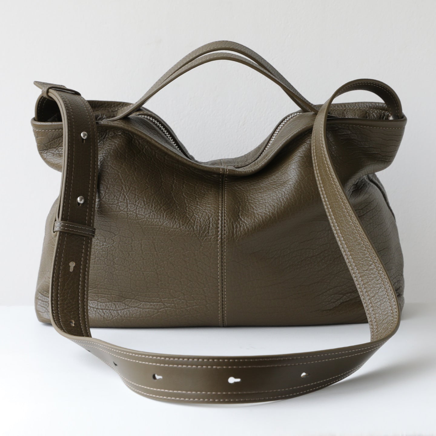 Women's Elephant Pattern Idle Style Commute Single Pillow Genuine Tote Bags