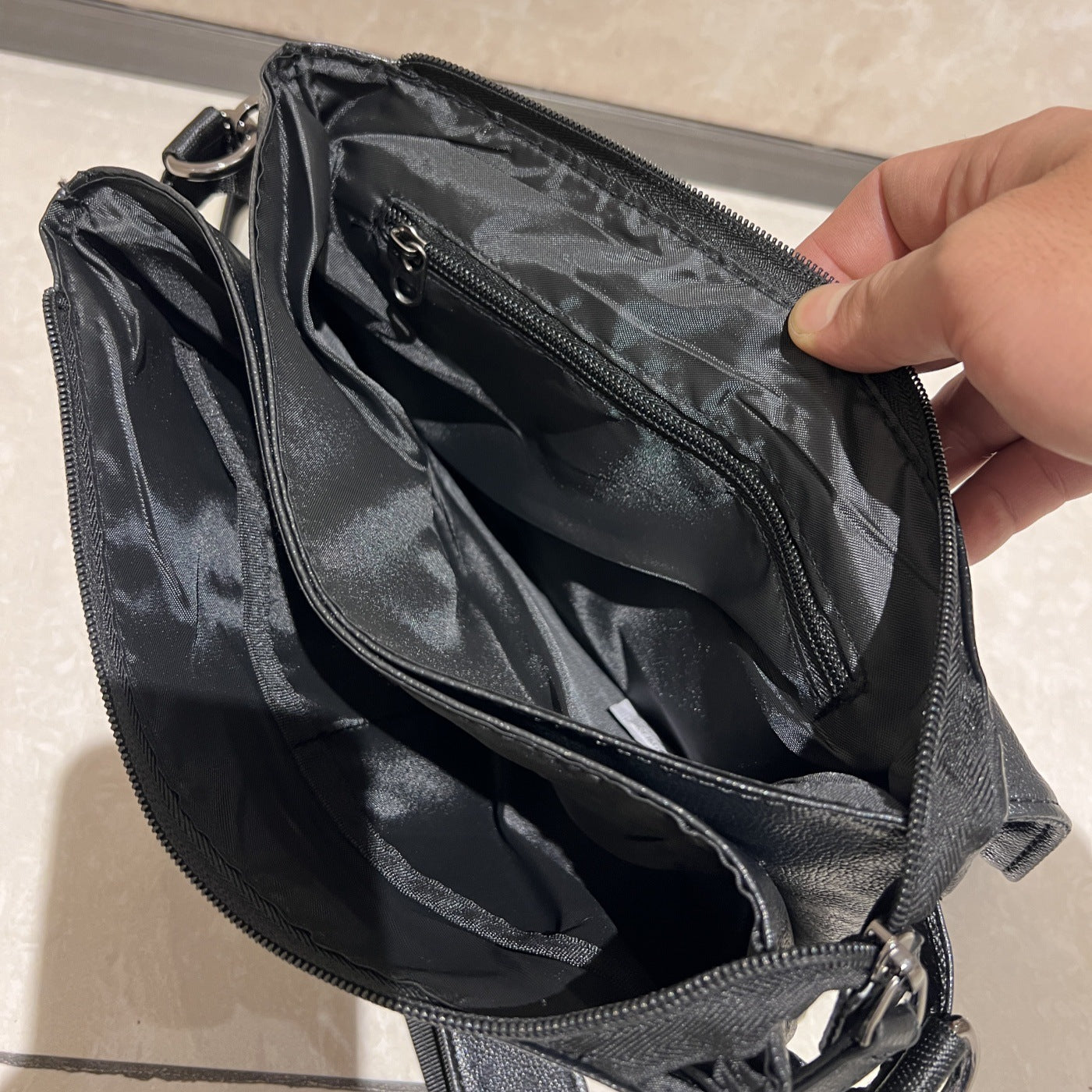 Women's & Men's Style Authentic Leather Tactile Feel Business Men's Shoulder Bag