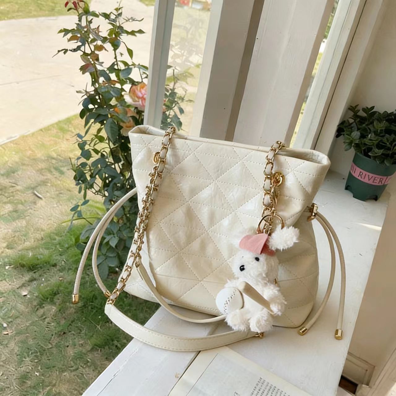 Women's Simple Diamond Pattern Chain Fashion Portable Women's Shoulder Bag