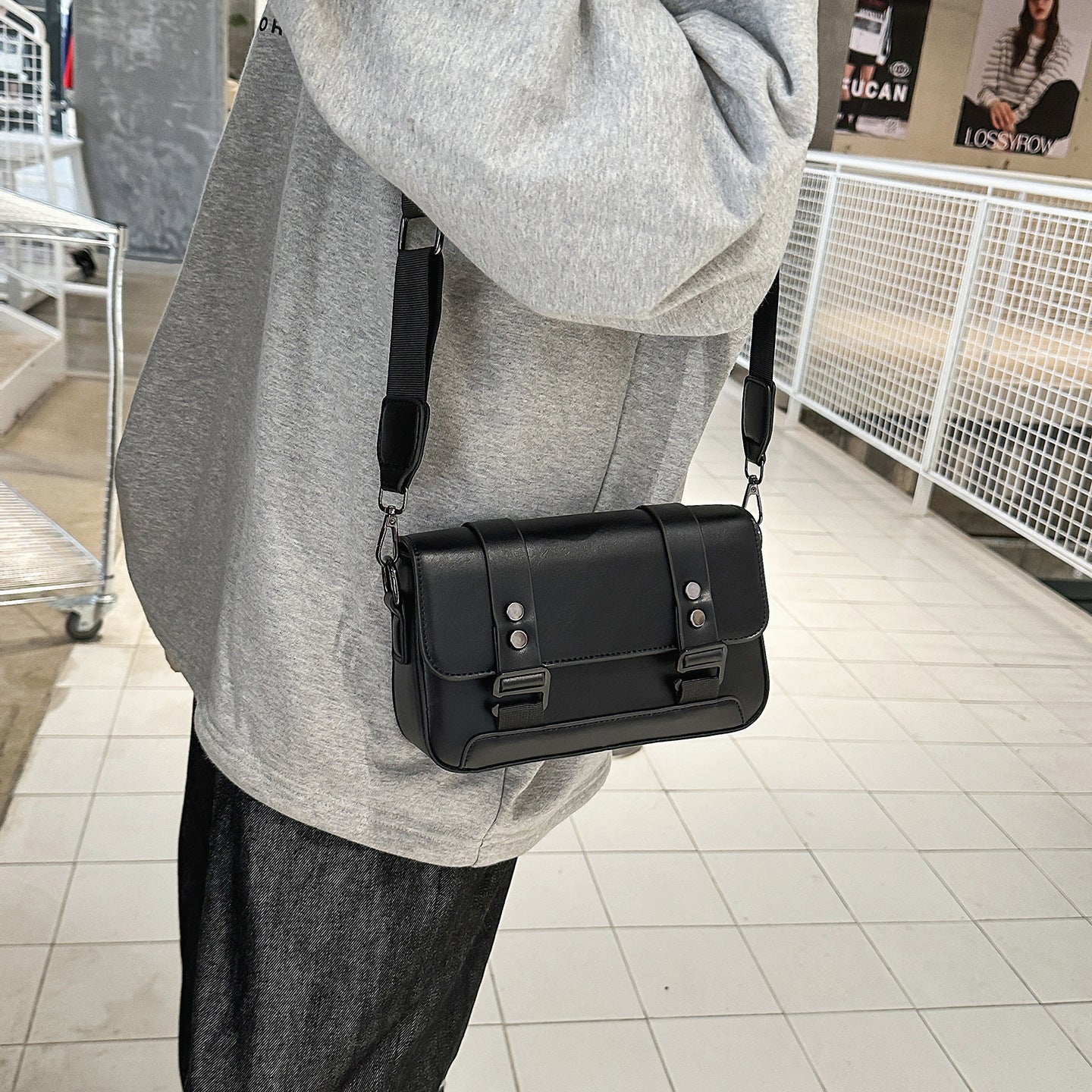 Men's Retro Fashion Flip Simple Horizontal Street Men's Shoulder Bag