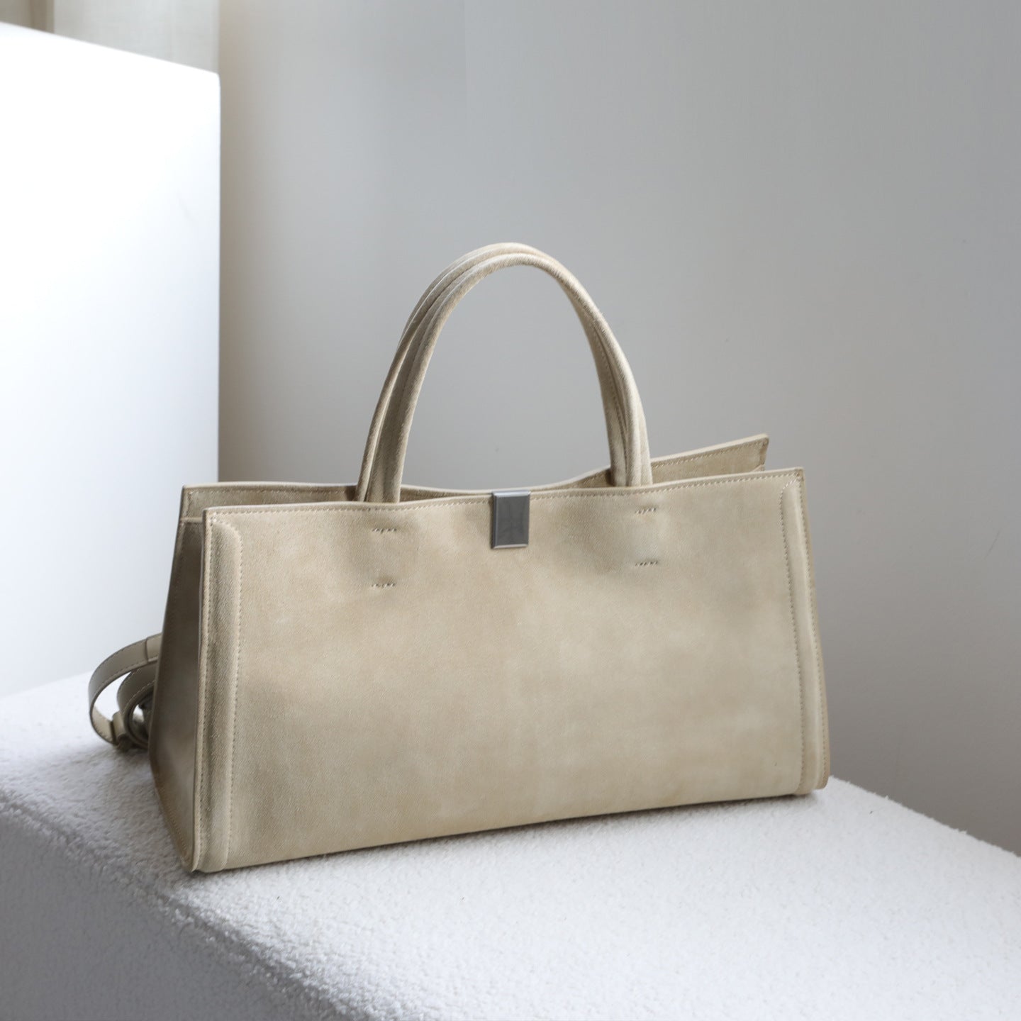 Women's Frosted Cowhide Elegant Minimalist Style Old Money Handbags
