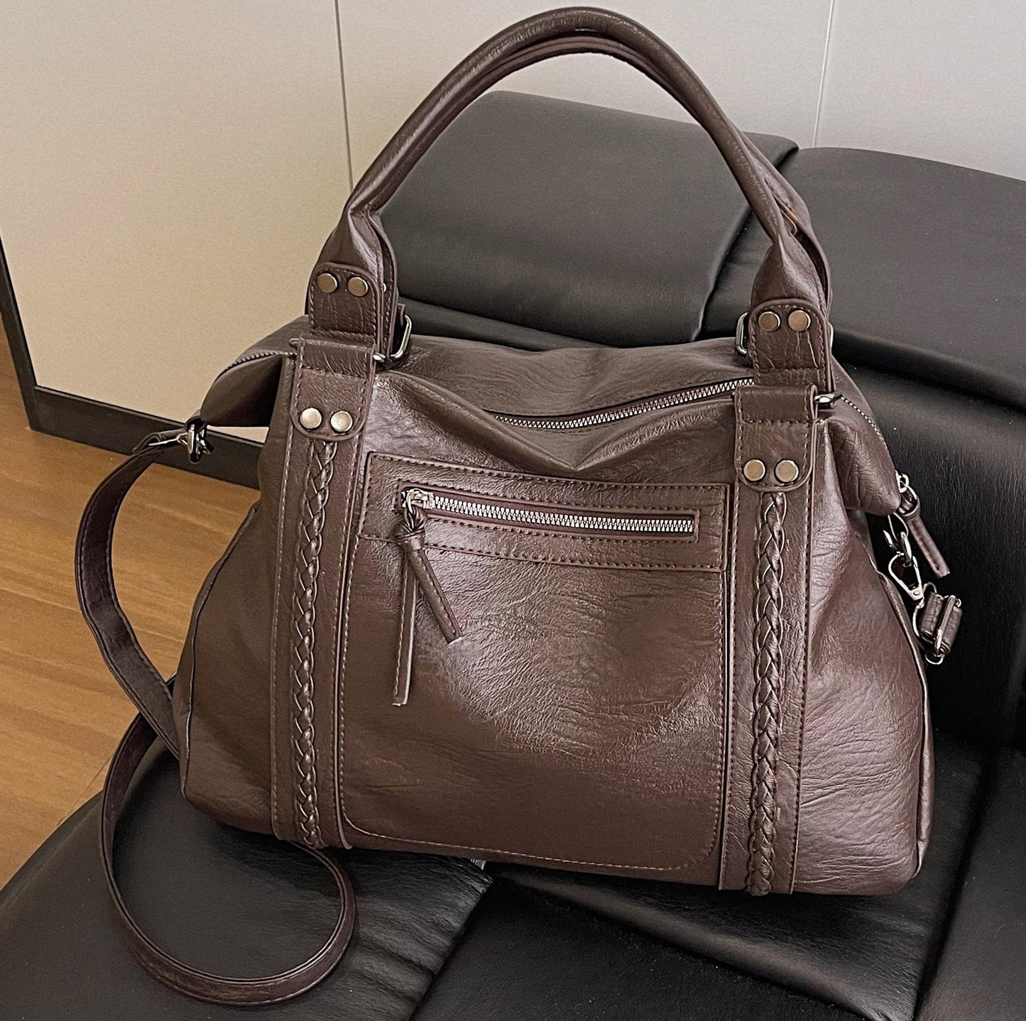 Women's French Retro Trendy Large Capacity Women's Messenger Bag