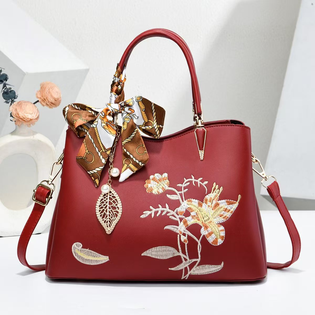 Women's Embroidered Fashion Large Capacity Mother's Women's Handbag