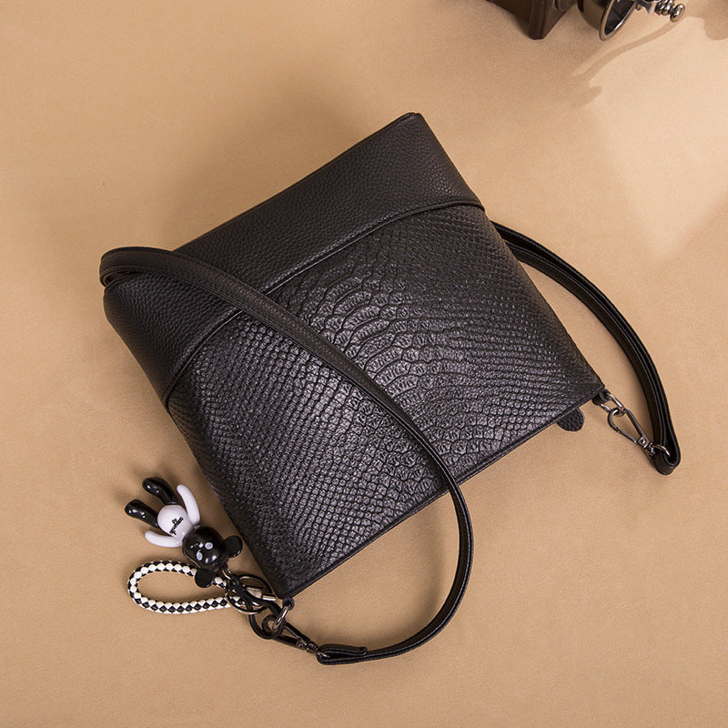 Women's First Layer Cowhide Fashion Large Capacity Women's Messenger Bag