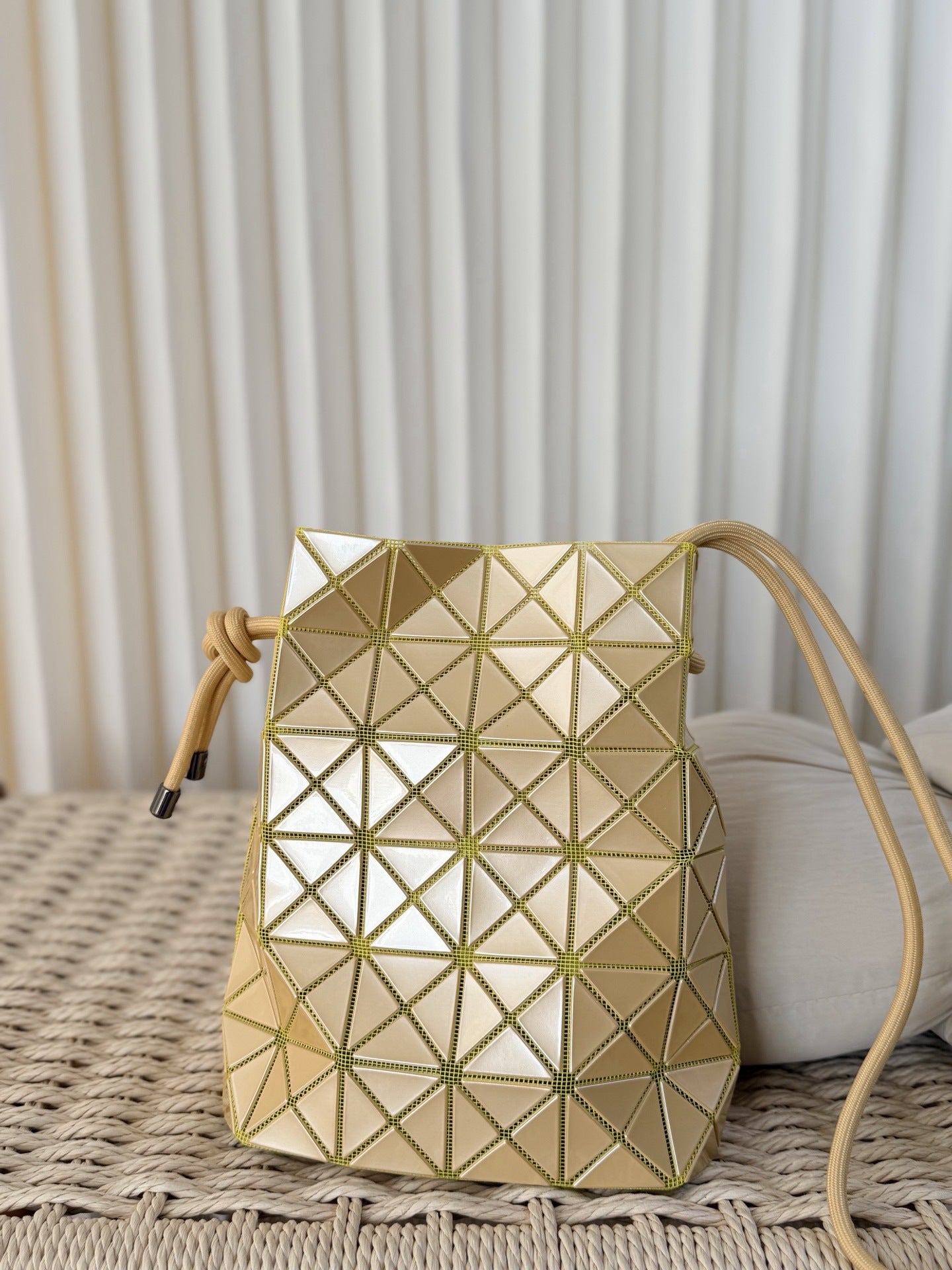 Women's Drawstring Double Stitching Glossy Diamond Plaid Women's Shoulder Bag