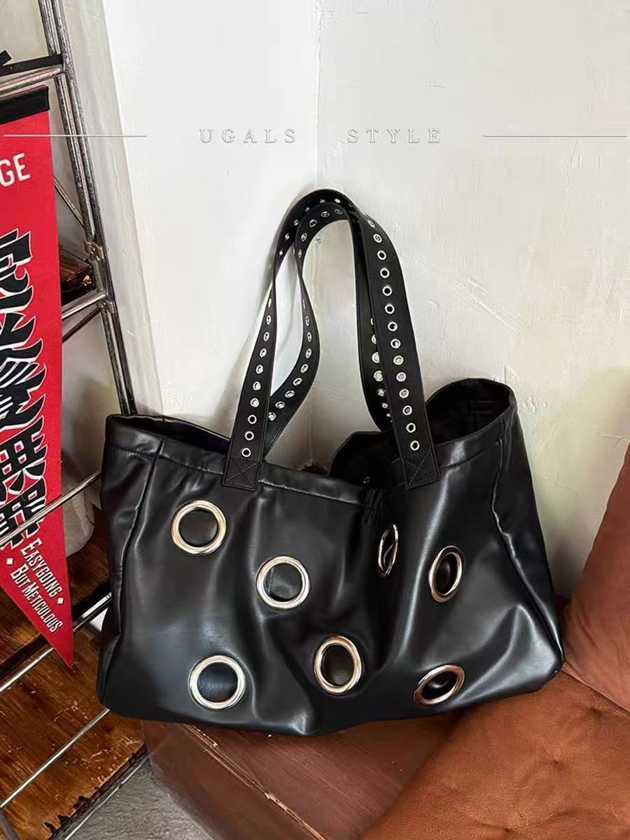 Temperament Wild Rivet Large Capacity Shopping Women's Shoulder Bag