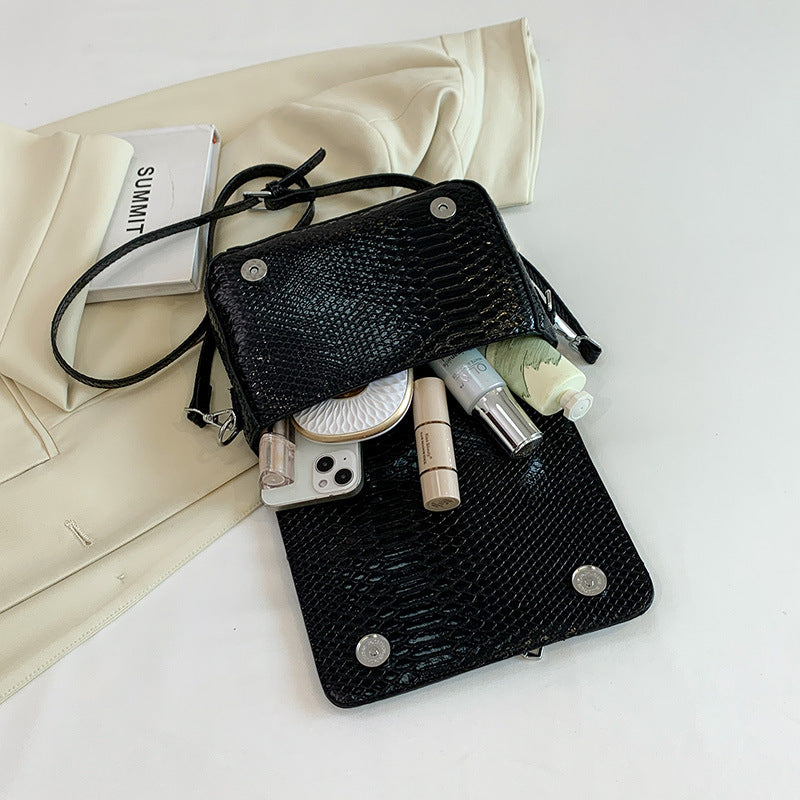 Women's Individual Clothes Korean Fashion Rivet Women's Messenger Bag