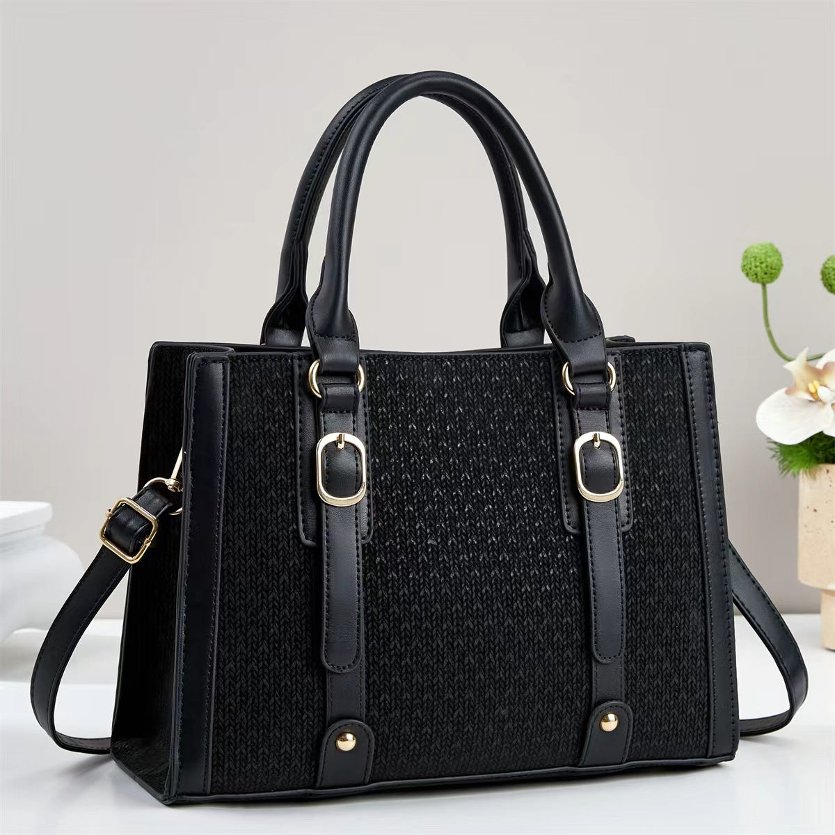 Women's Retro Fashion Leisure Commute Large Capacity Handbags