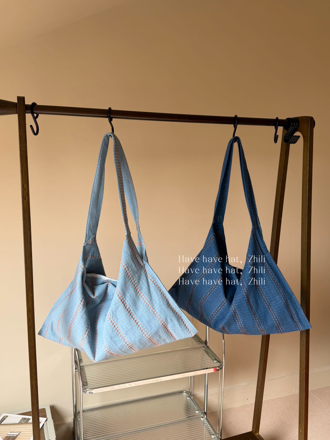 Women's Idle Style Washed Denim Retro Large Capacity Leisure Commute Bags