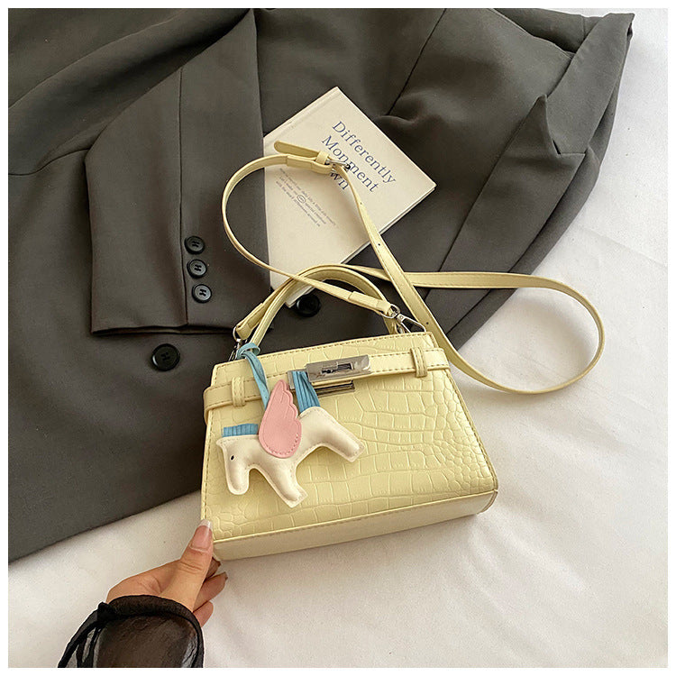 Women's Summer Simple Textured Western Style Niche Commuter Bags