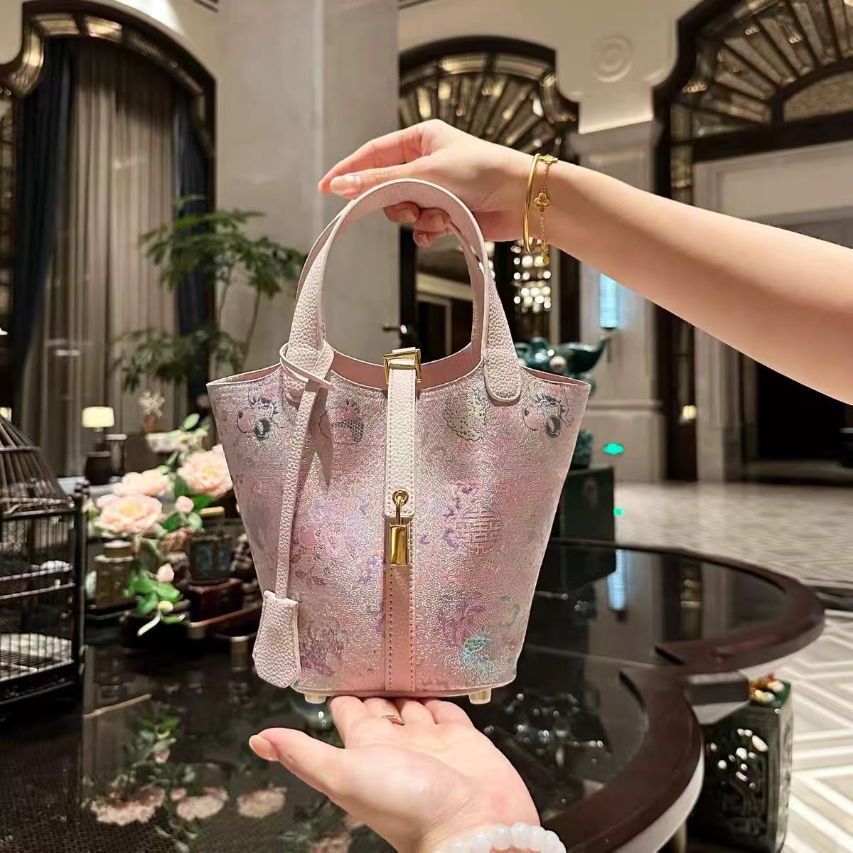 Women's Song Dynasty Brocade National Style Chinese Light Luxury High-grade Western Women's Shoulder Bag
