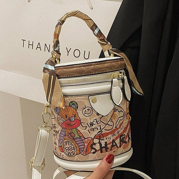 Women's Bear Iti Round Trendy Stylish Textured Women's Shoulder Bag