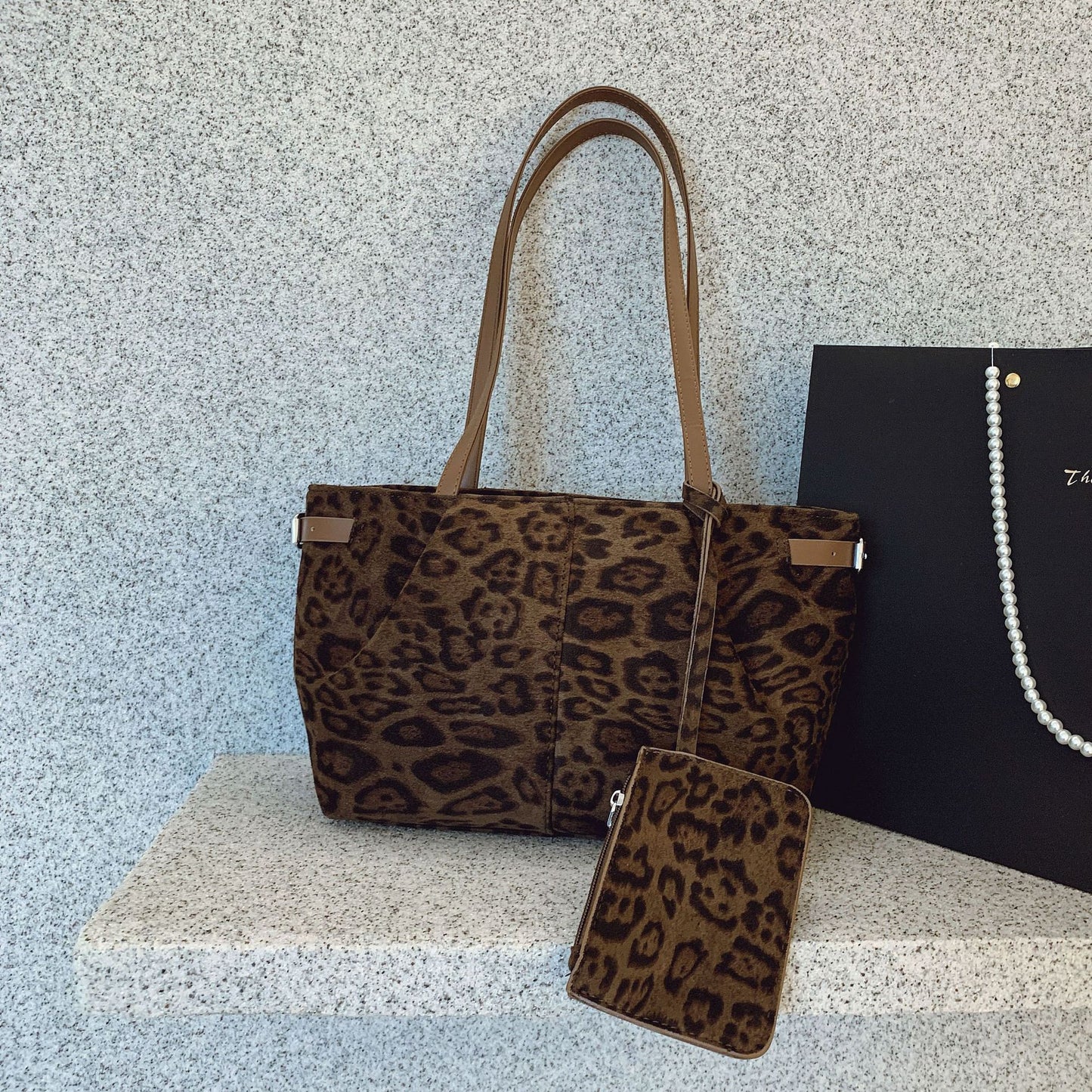 Women's Style Niche Large Capacity Totes Leather Leisure Commute Tote Bag