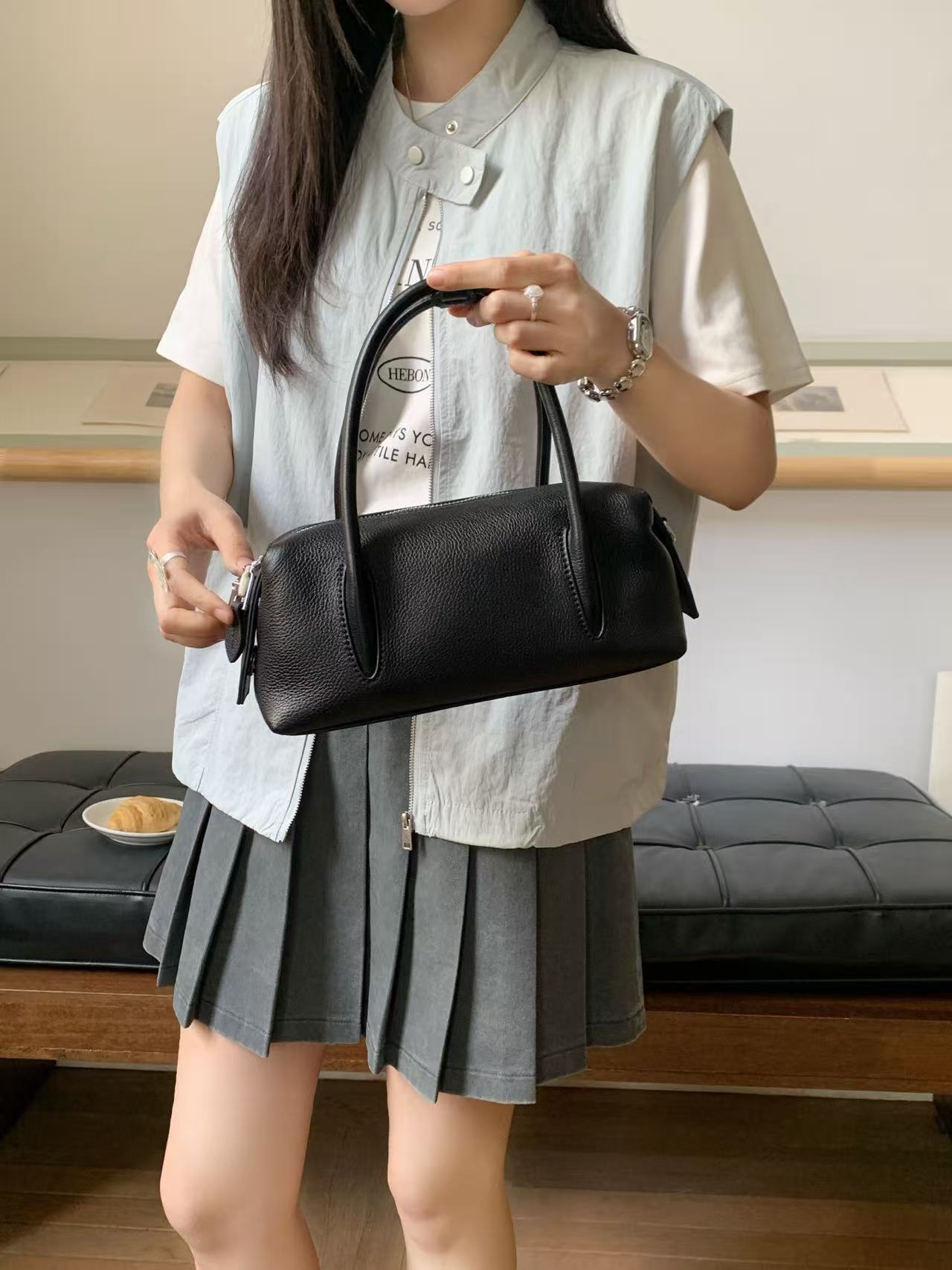 Women's First Layer Cowhide Boston Pillow Fashionable Simple Portable Women's Shoulder Bag