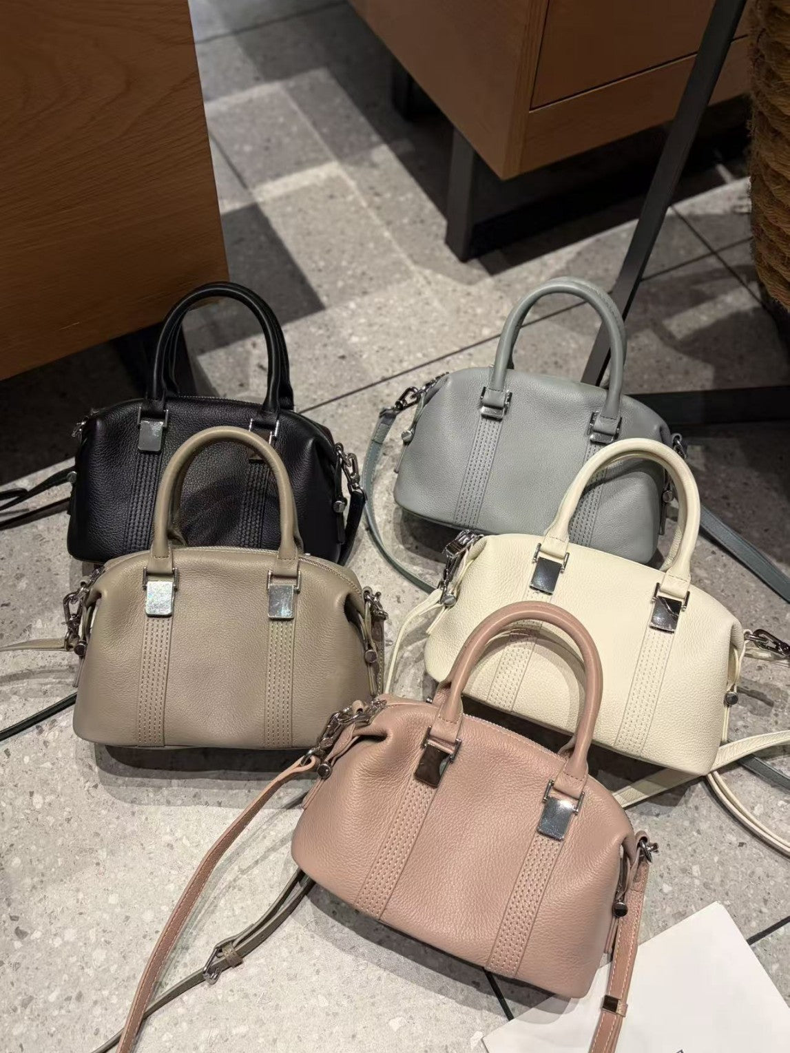 Women's Cowhide Natural Drop One Zipper Simple Underarm Shopping Bags