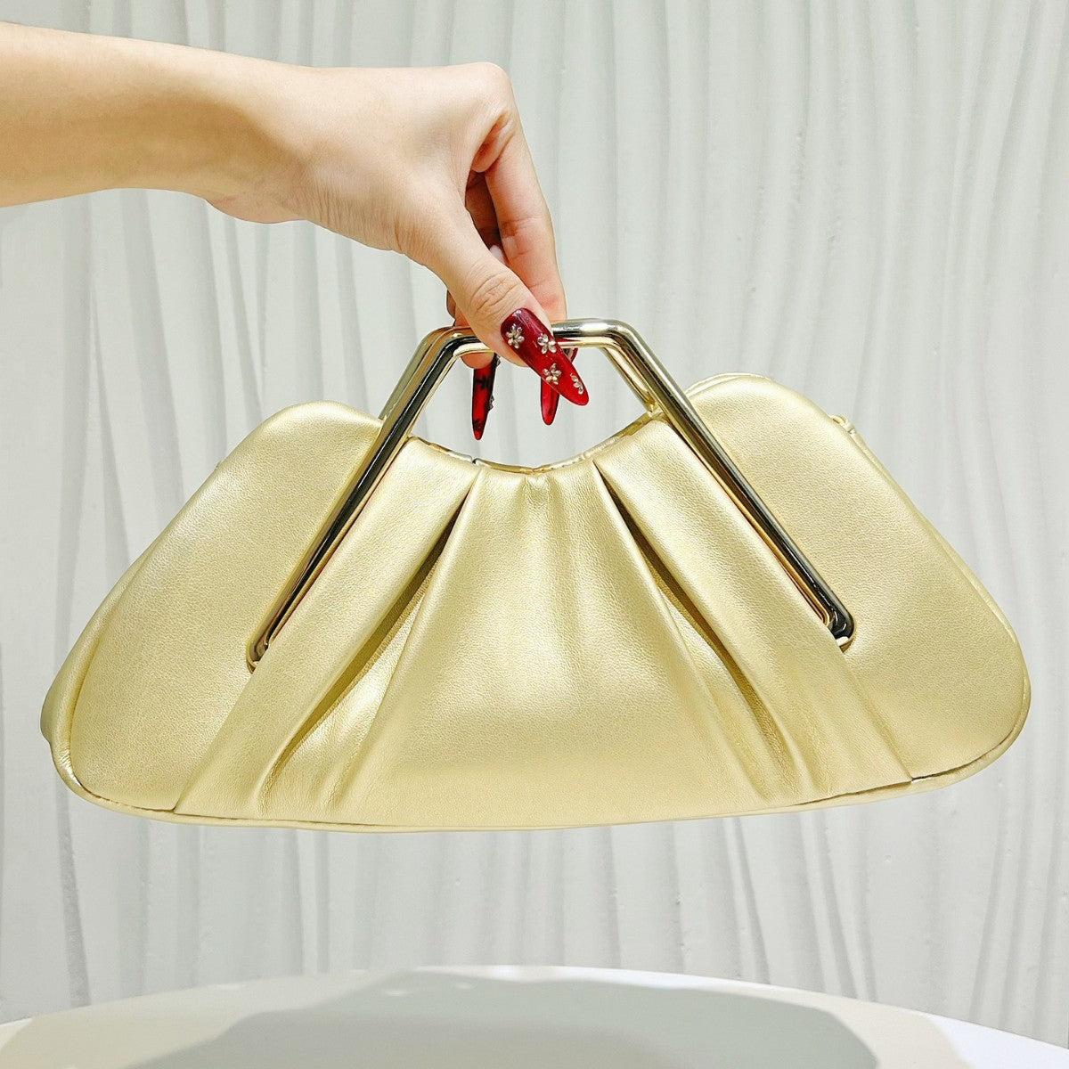 Innovative Women's Fashion Pleated Niche Clutch Dinner Bag