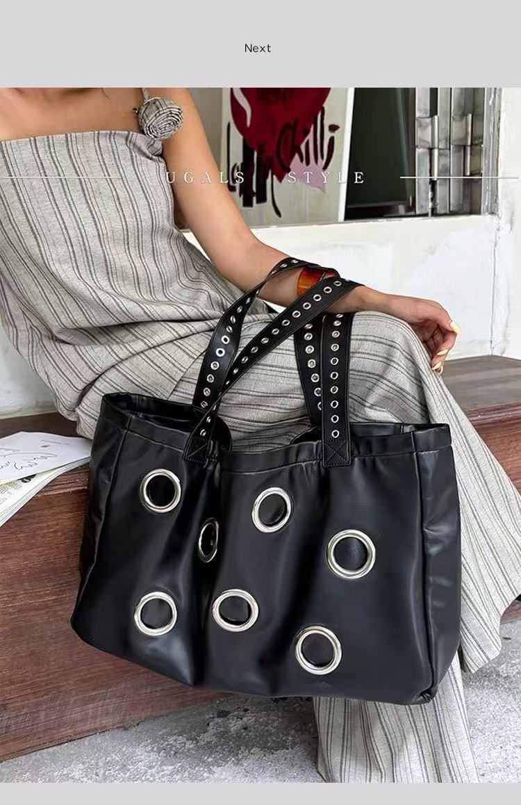 Temperament Wild Rivet Large Capacity Shopping Women's Shoulder Bag