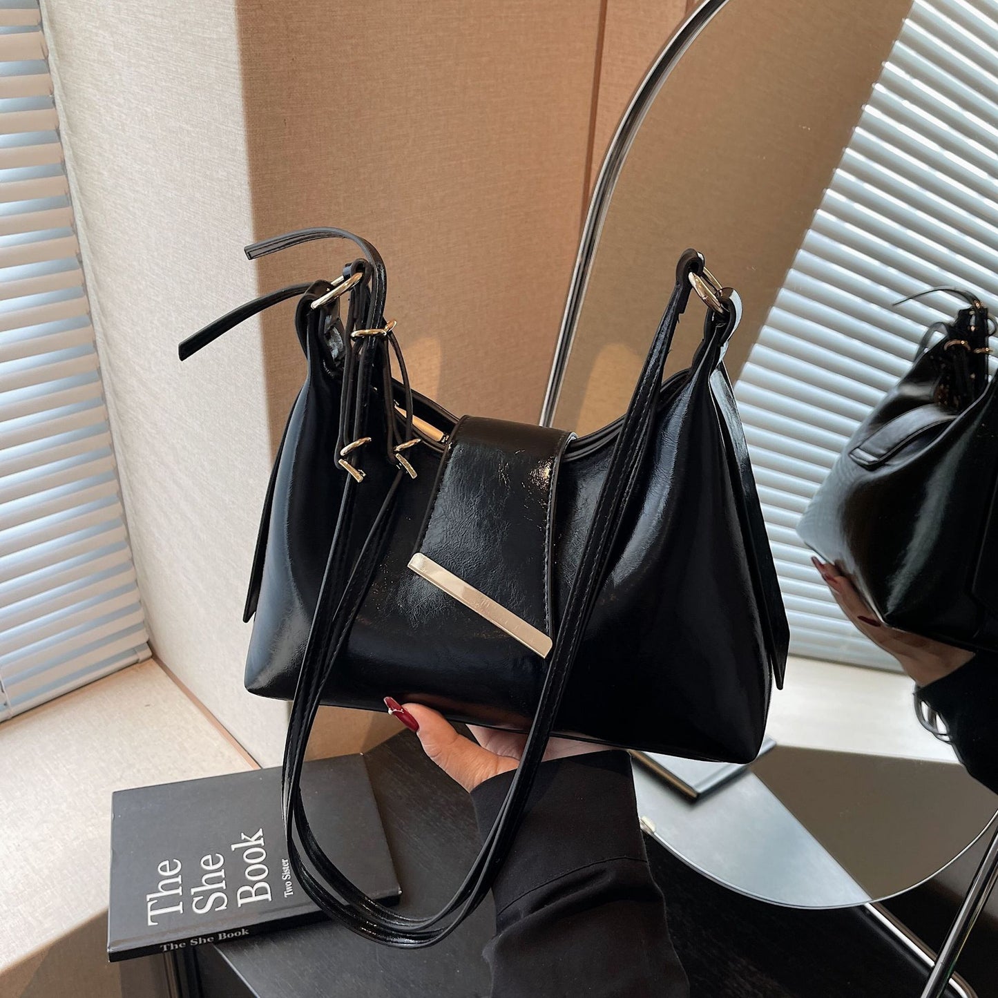 Women's Spring Flow Solid Color Underarm Simple Western Style Women's Shoulder Bag