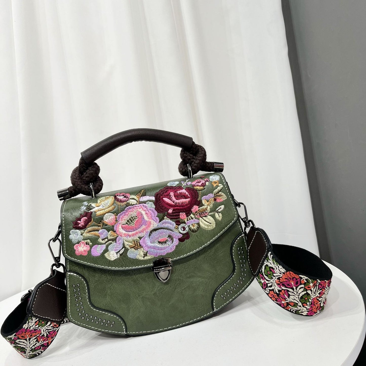 Women's Ethnic Style Embroidery Textured Large Capacity Simple Texture Leisure Women's Handbag