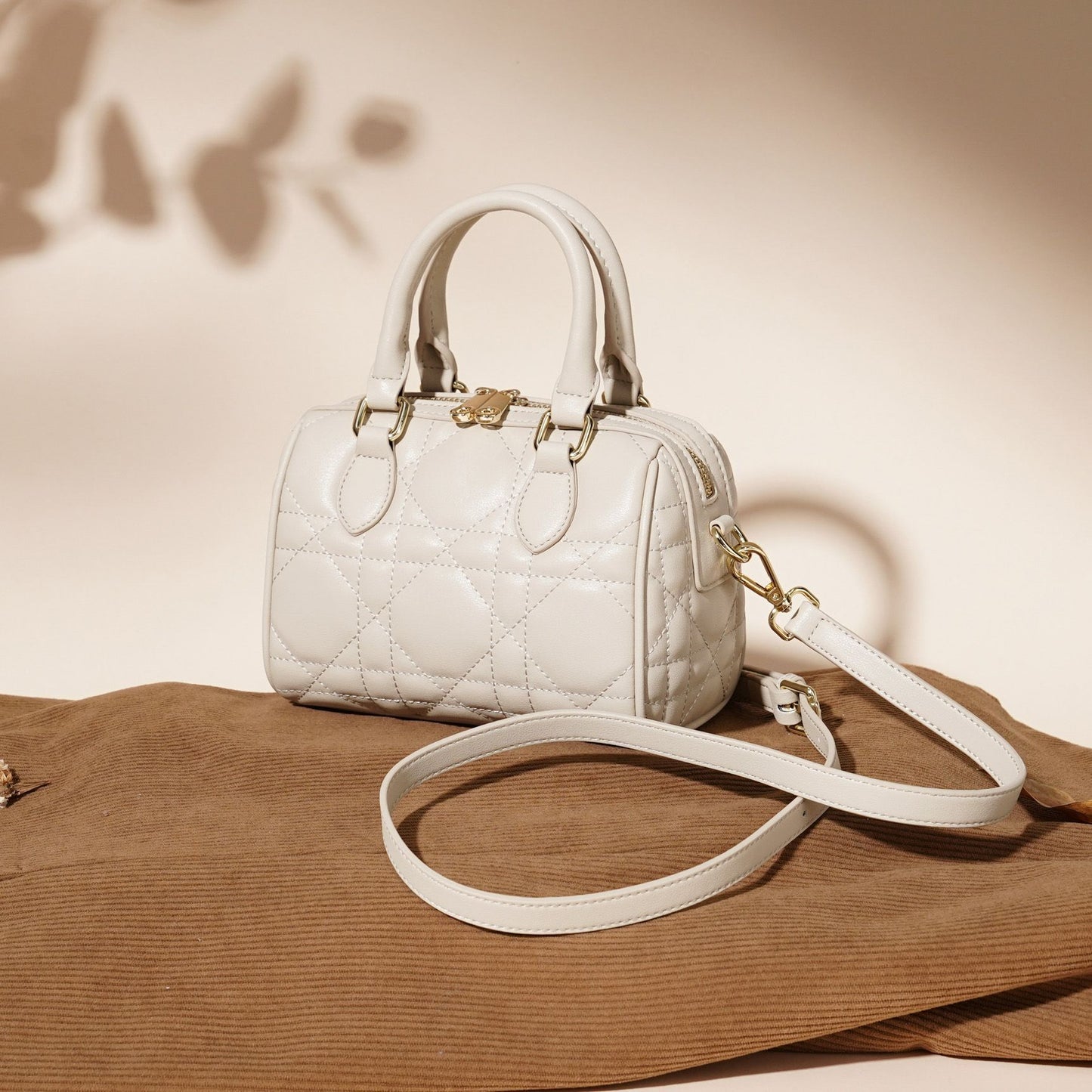 Women's Leather Embroidered Fashionable High-grade Rhombic Portable Women's Handbag