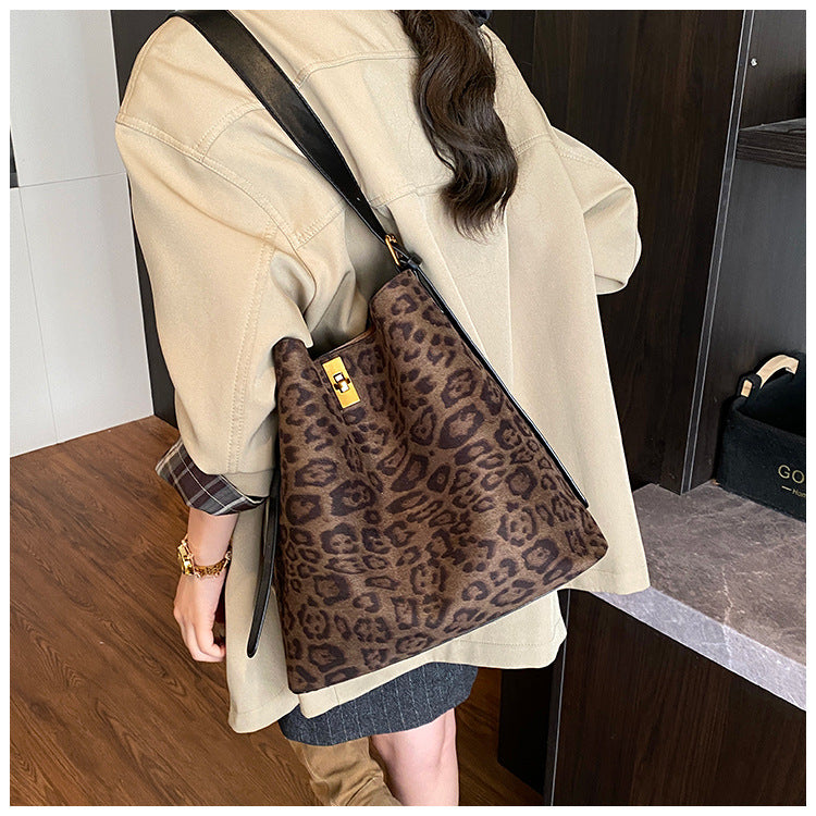 Women's Vintage Suede Commuter Elegant Large Capacity Women's Shoulder Bag