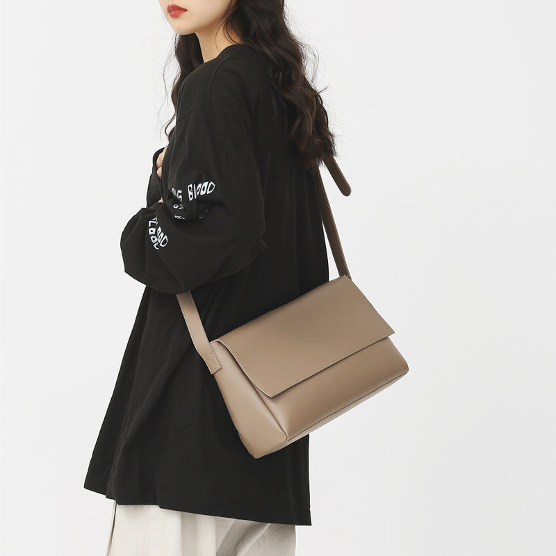 Men's Style Simple Fashion Retro Super Hot Women's Messenger Bag