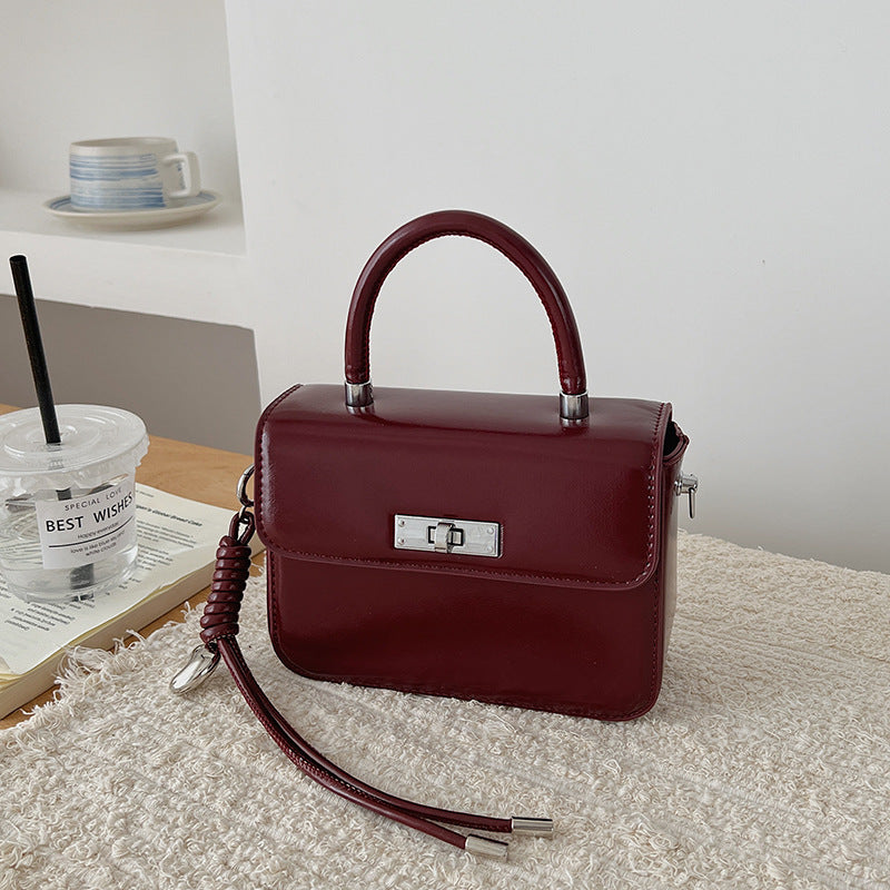 Portable Female Simple Western Style Commuter Shoulder Bags