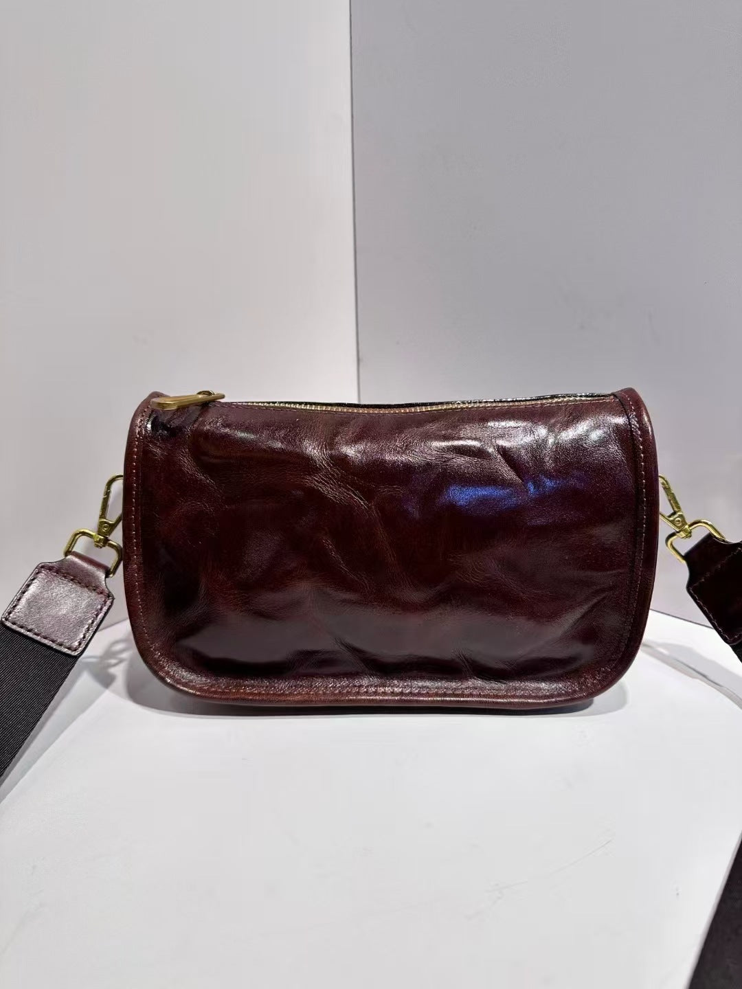 Women's Genuine Leather Saddle Wide Strap Retro Women's Messenger Bag