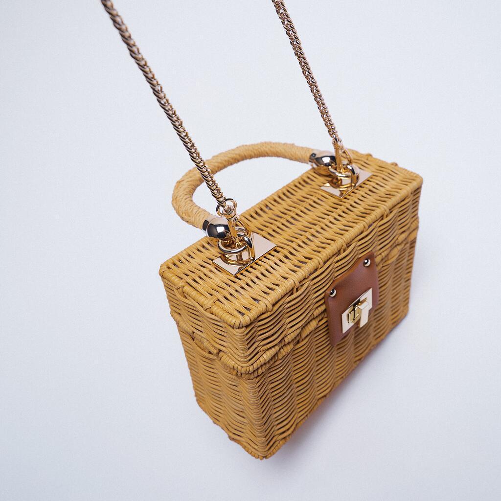 Women's Rattan Weave Stylish Fashion Flip Design Women's Shoulder Bag