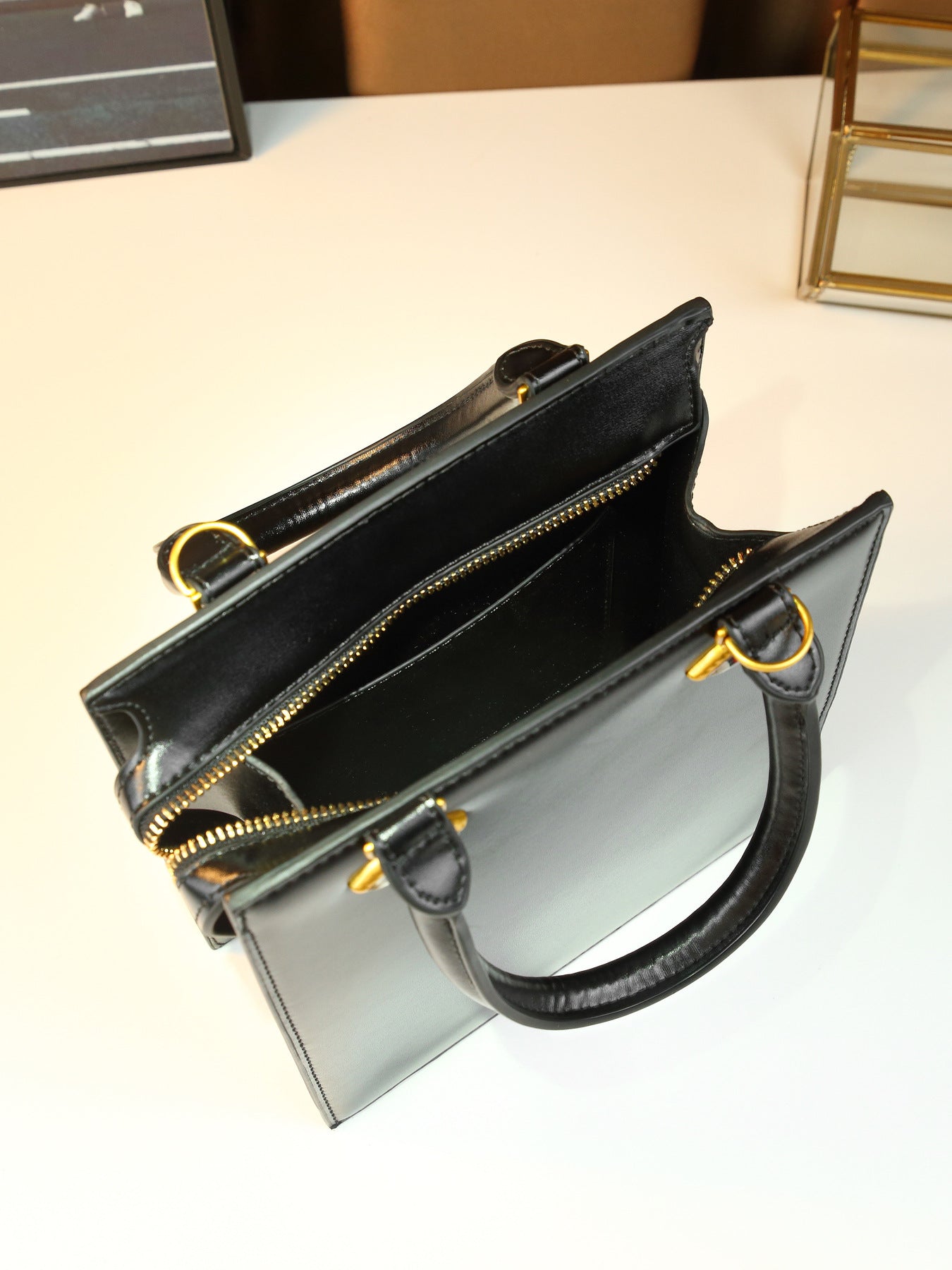 Women's Super Popular Niche Art Face Three-dimensional Metal Facial Design Retro Women's Handbag