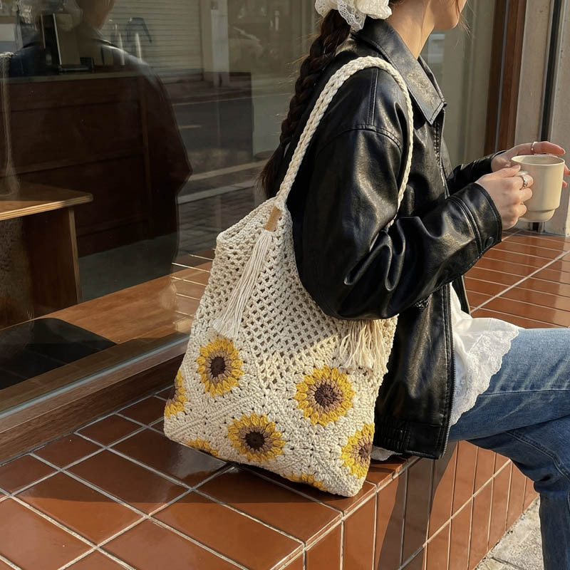 Women's Woven Fashionable Flowers Large Capacity Totes Bags