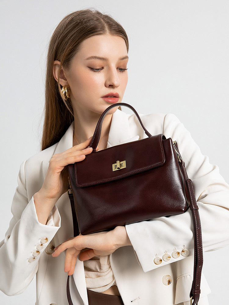 Women's Genuine Leather High-grade Retro Fashion Commuter Women's Messenger Bag