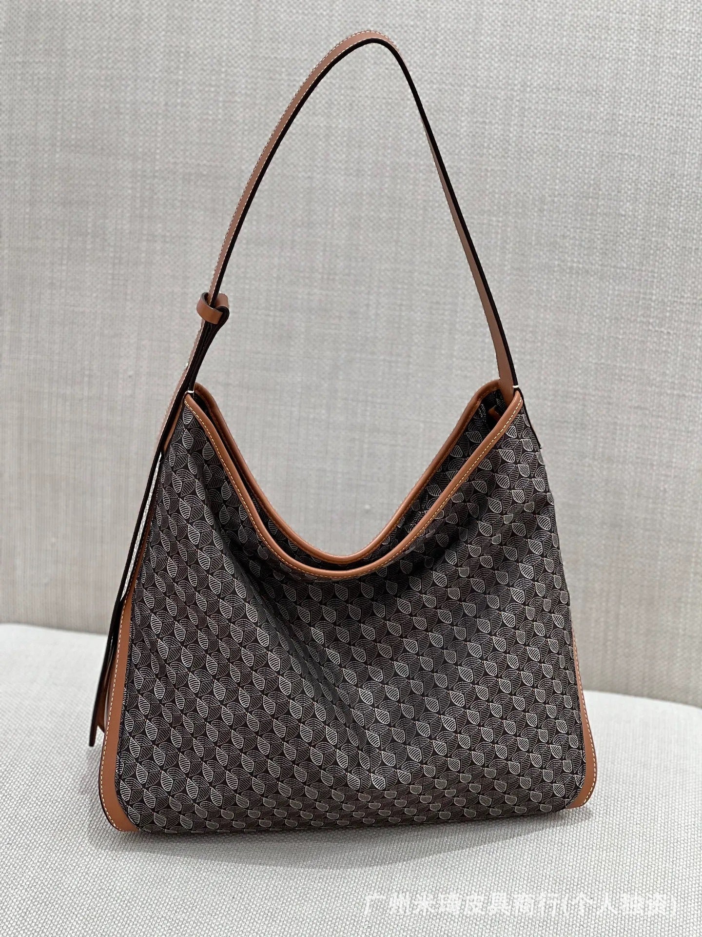 Women's Dong Lucky Tip Monogram Underarm Women's Messenger Bag